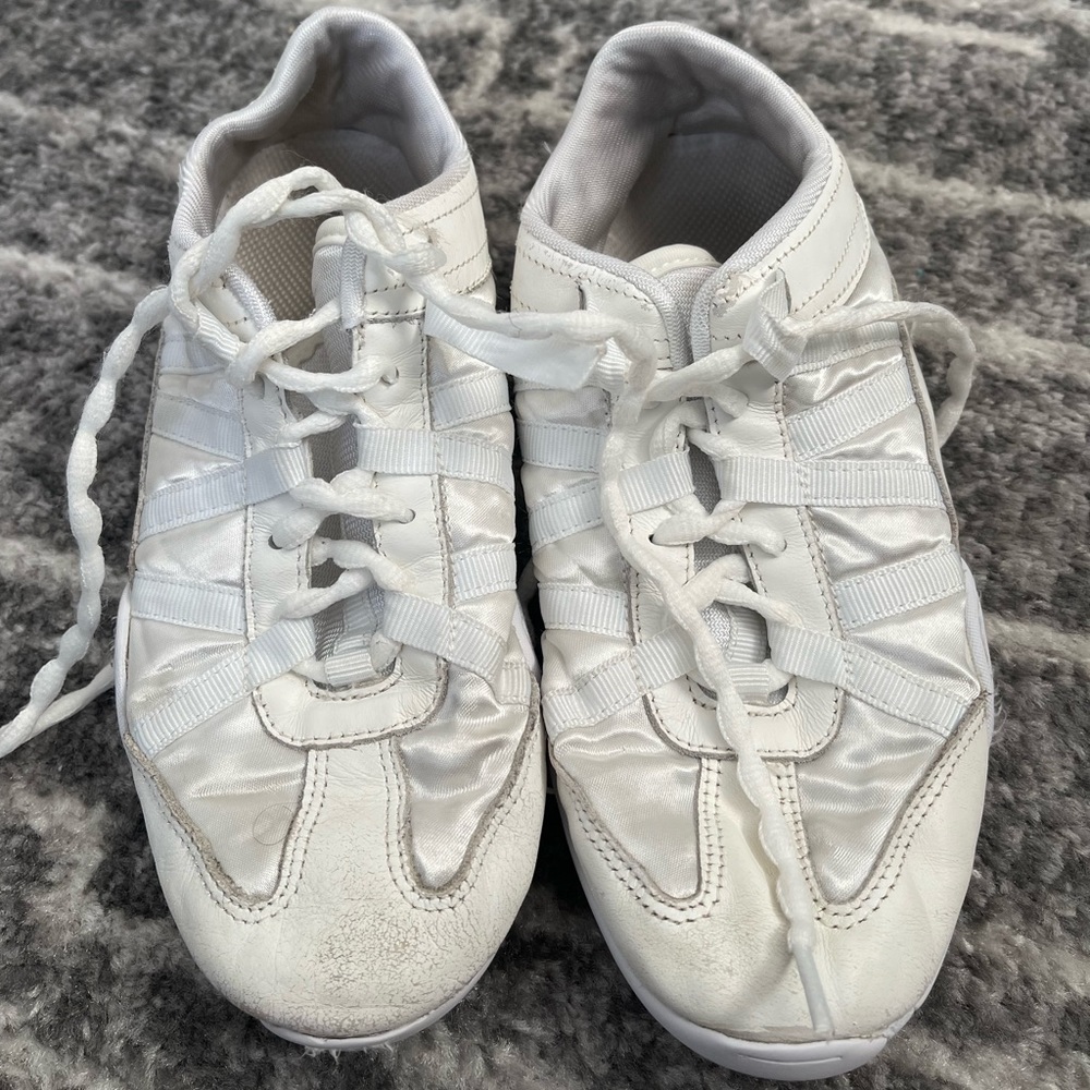 NFinity Evolution Cheer Shoes Size 7